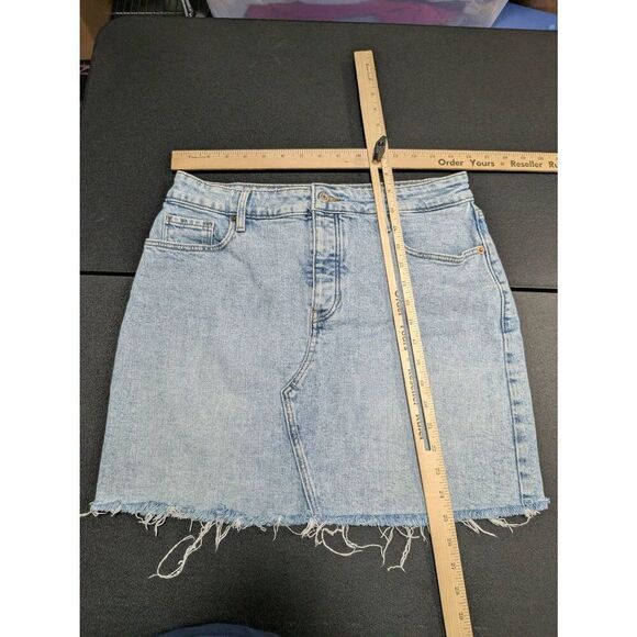Old Navy High-Rise Secret Slim Pocket Button-Fly Raw-Hem Jean Skirt, Size 10 - Picture 4 of 4